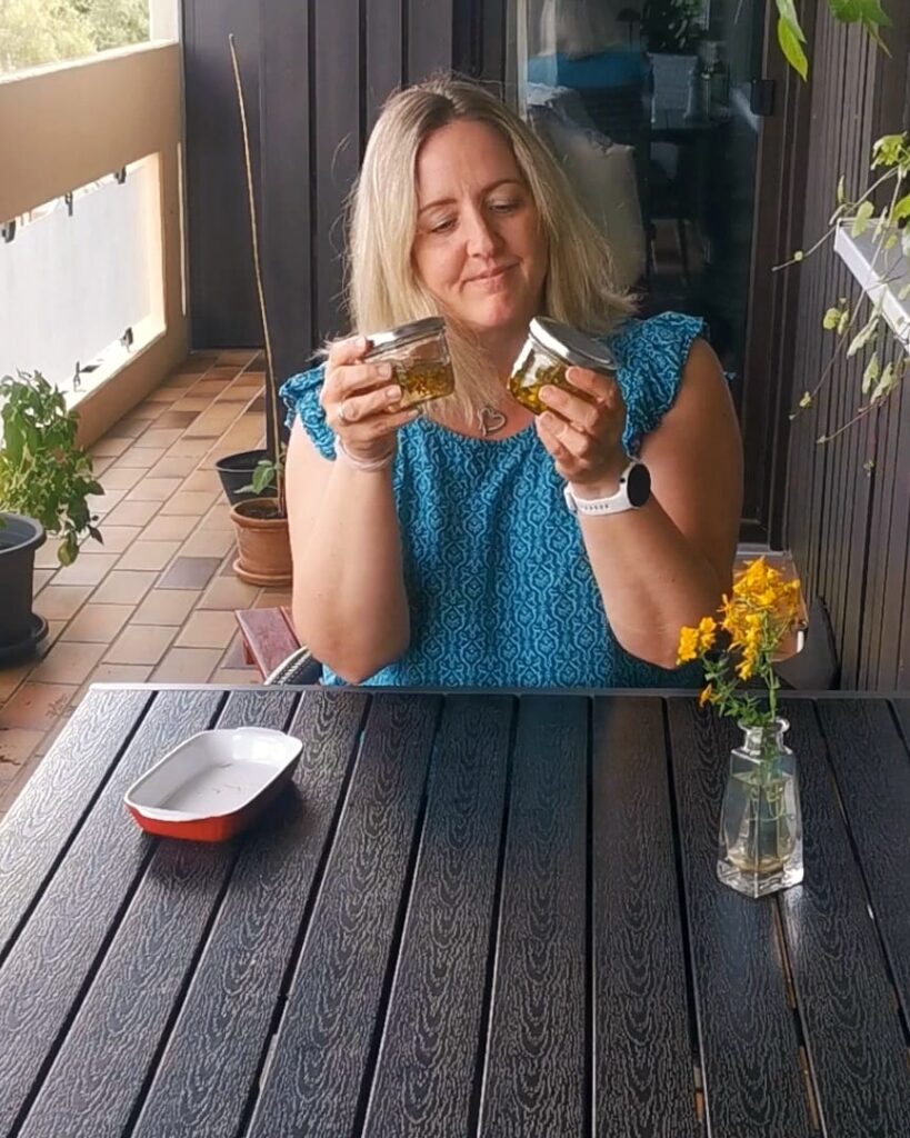 Rotöl und Tinktur